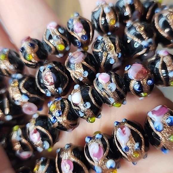 Black Wedding Cake Beads Strands - Picture 5 of 5